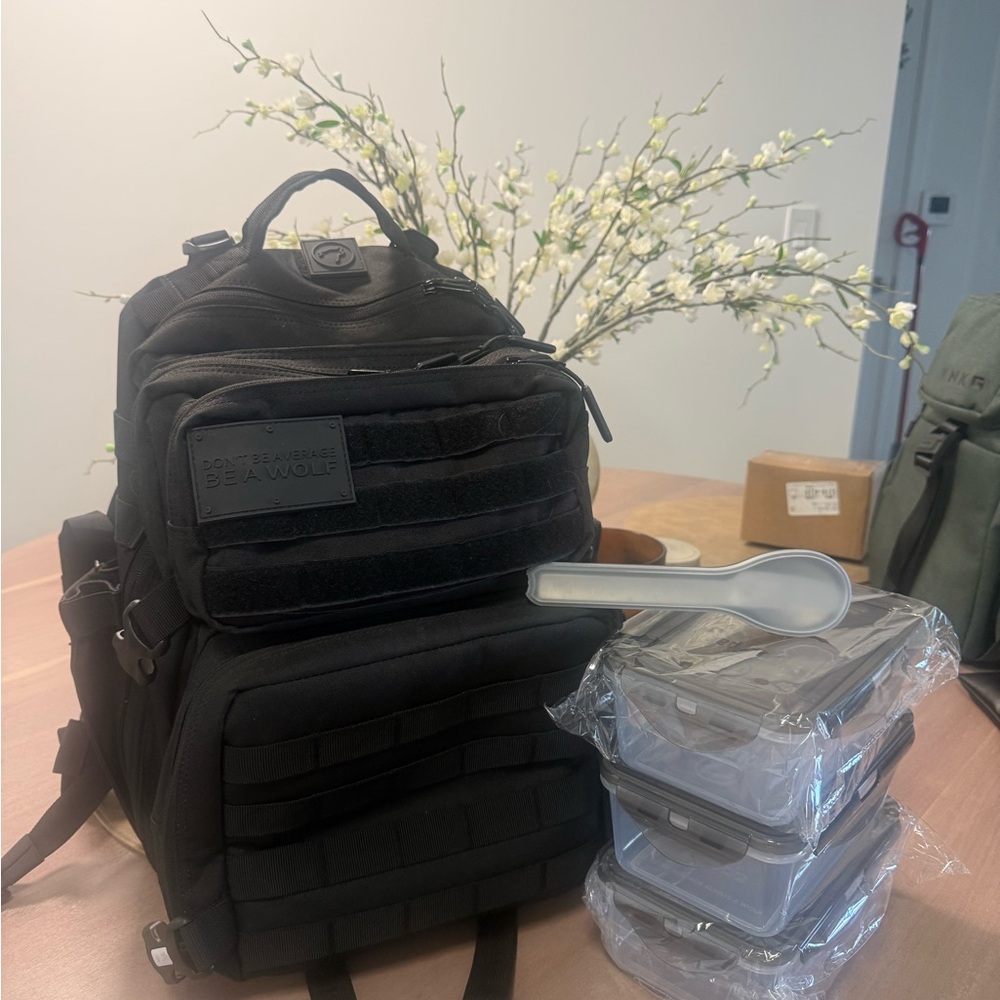 Wolf Pack 35L ALPHA BLACK MEAL PREP MANAGEMENT